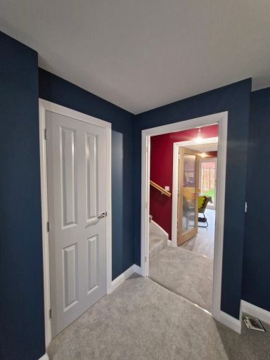 Interior walls — clean lines — ceiling painting project in Witney (near Oxford), Oxfordshire